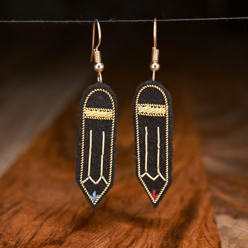Boucles d'oreilles crayons (or, fond noir)