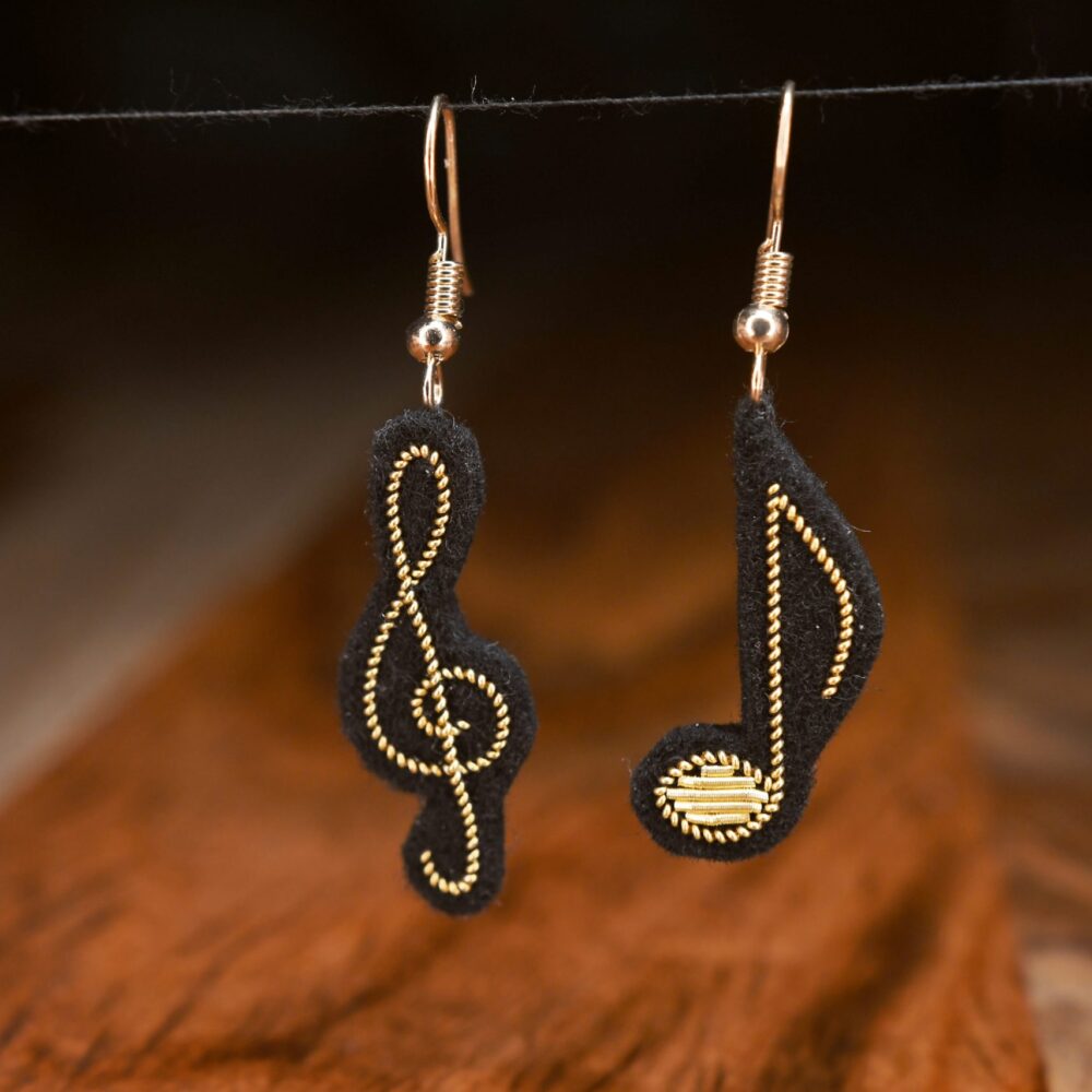 Boucles d'oreilles musicales (or, fond noir)