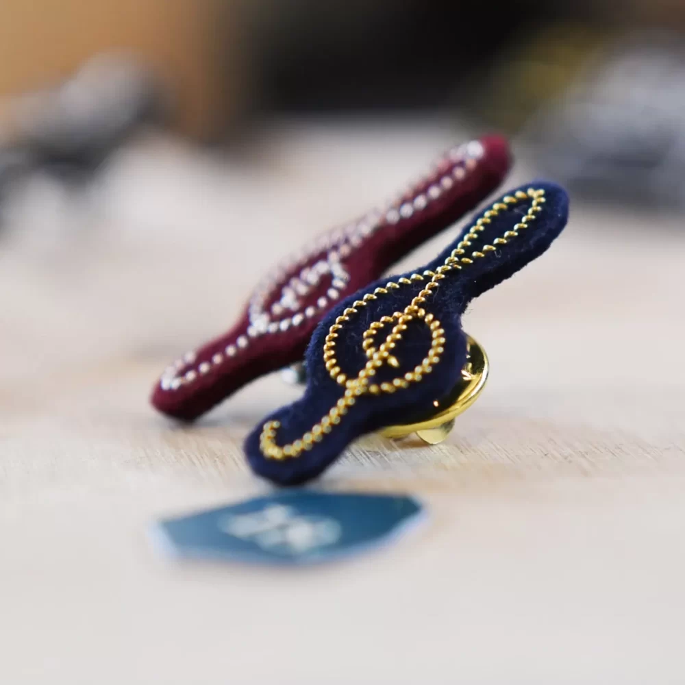 Pin's clef de sol (or, fond bleu)