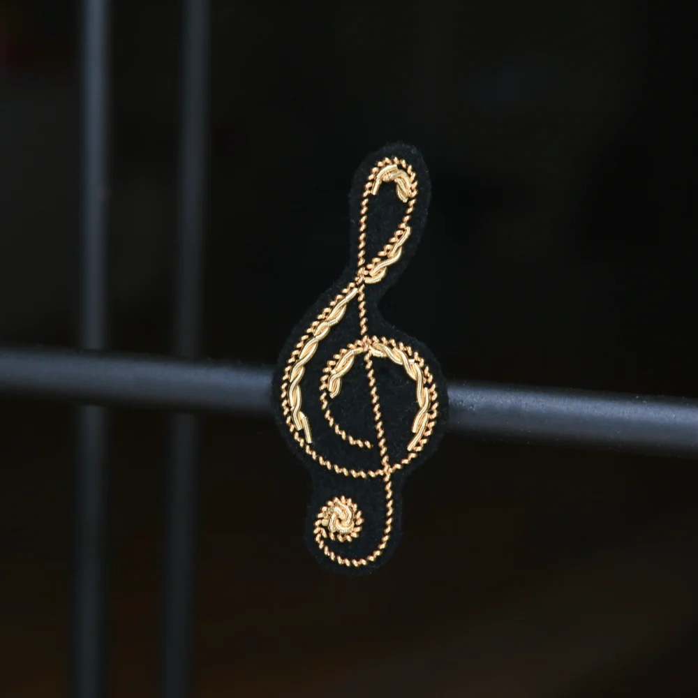 Grande clef de sol (or, fond noir)